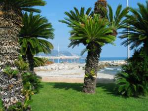 Xtrallusion offers characteristic Bed and Breakfast, B&B, Guest House, Hotel, Albergo and Country Lodge accommodation in Italy. Plus independent self-guided Walking, Adventure, Activity, Skiing and Paragliding Holiday itineraries on the Italian Rivieras, in the Italian Lakes, in the Italian Alps and in some of the most beautiful corners of Italy.